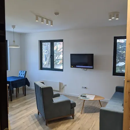 Evergreen Apartment *
