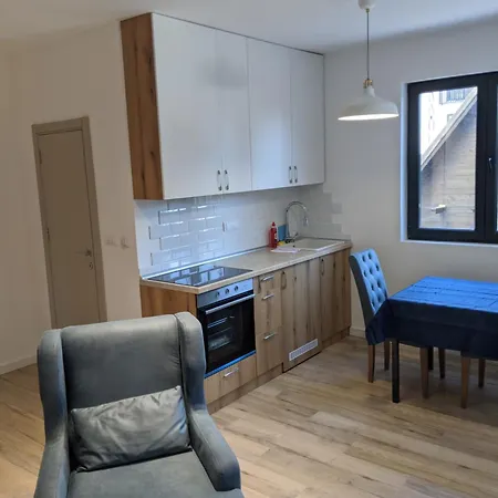 Evergreen Apartment *