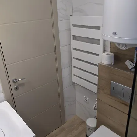 Evergreen Apartment *