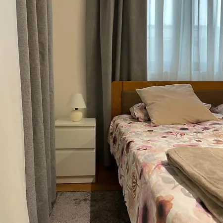 Evergreen Apartment *